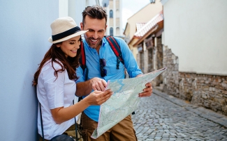 couple-with-map-on-holiday-vacation