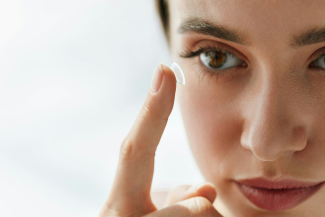 make up and contact lenses