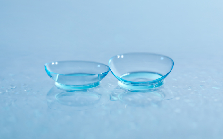 contact lenses for travelling