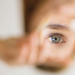 eyeball-blurry-upside-down-woman-eye-conditions